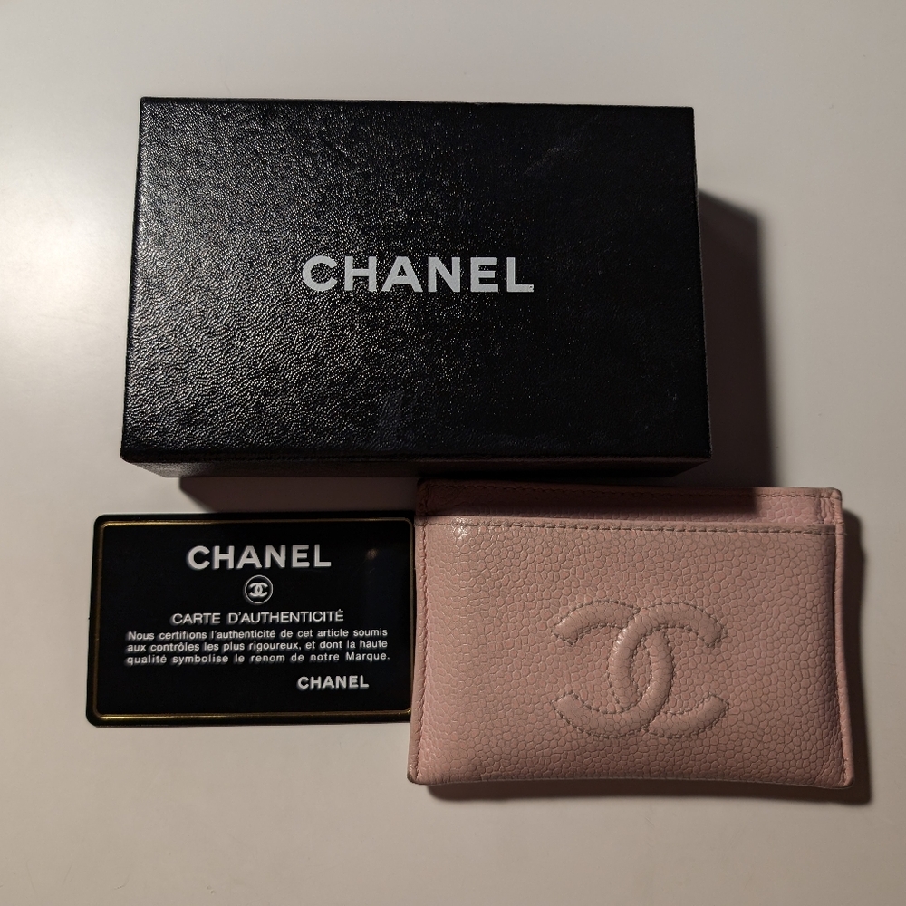 Chanel caviar card case in light pink